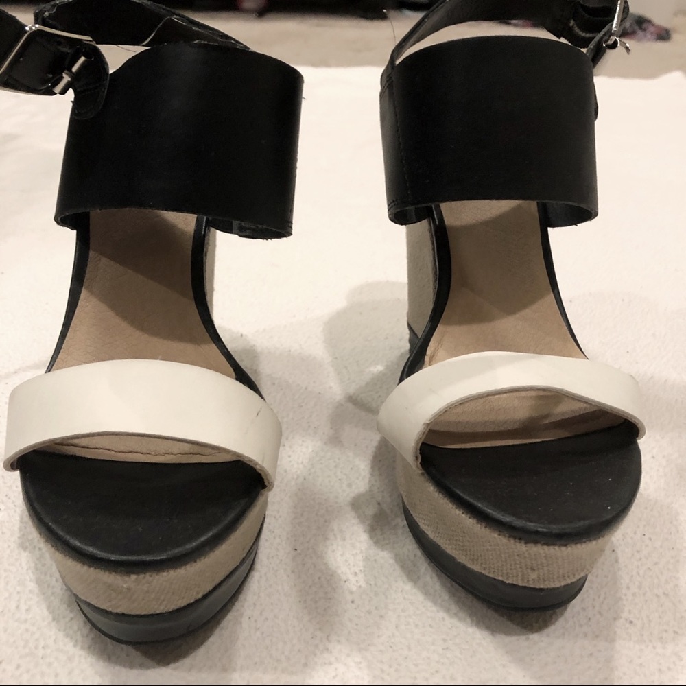 Black and White Report Wedges